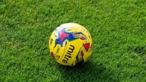 哈維：德容若留巴薩，前景光明，對其轉會決策支持