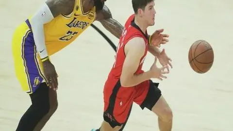 切尔西34轮战富勒姆2-0完胜，哈弗茨双响芒特助攻，中场球员突发离场
